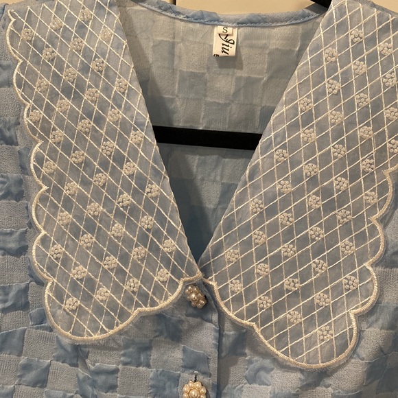 Baby Blue Bib Collar Short Sleeve Embellished Cropped Blouse. Size Small. - Picture 3 of 5